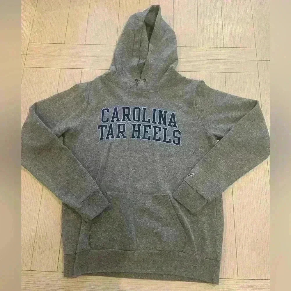 Grey Carolina Tar Heels sweatshirt in great condition size medium
